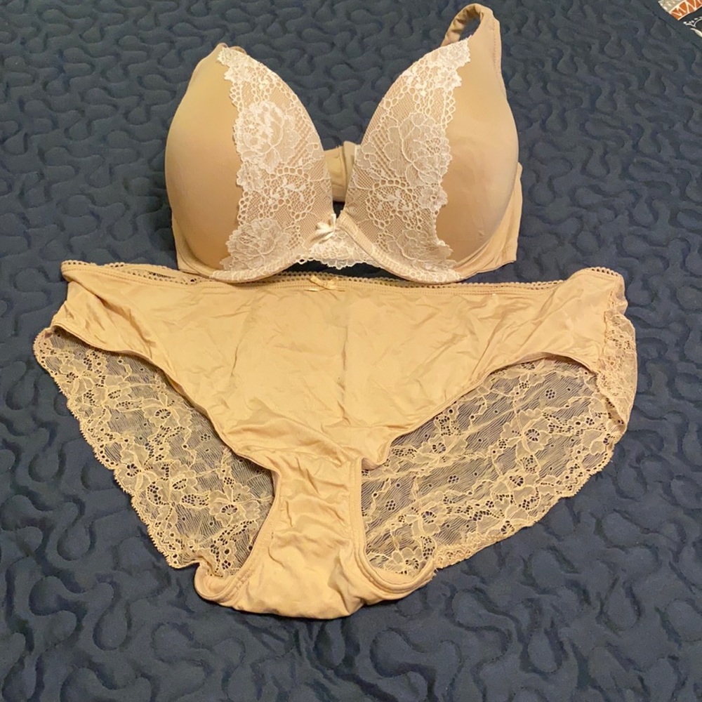 Cacique bra and 2 panties